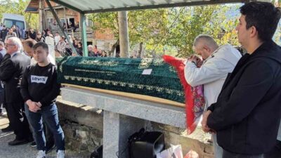 Başakşehir ilçesindeki bir okulda gerçekleşen bıçaklı saldırıda ağır yaralanan ve