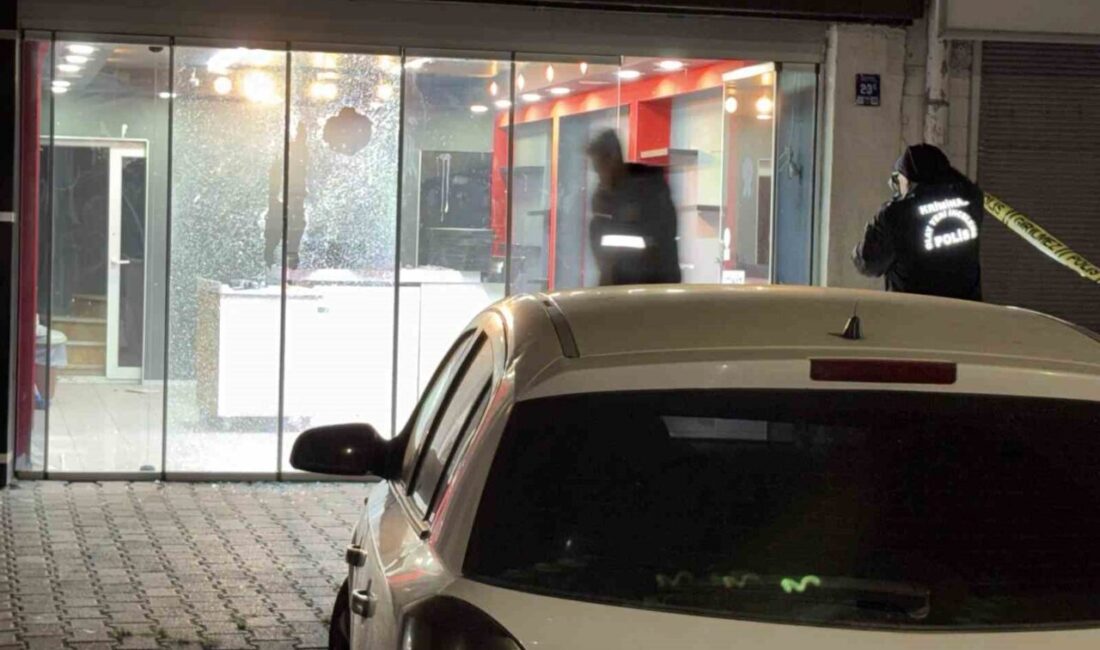 Kayseri’nin Kocasinan ilçesinde dün kiralanan çiçekçi dükkanı, 2 motosikletle gelen