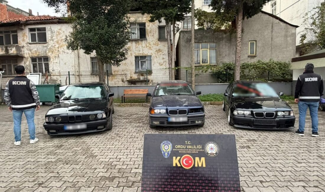 Ünye ilçesinde yapılan bir operasyonda, araçların şasi numaralarını değiştirerek piyasaya