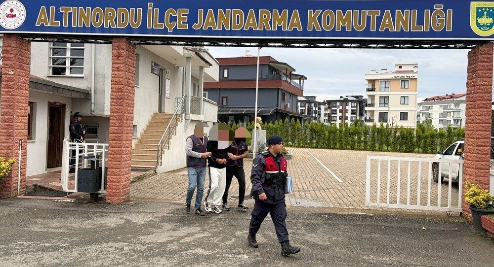 Ordu’nun Altınordu ilçesine bağlı Ortaköy Mahallesi’nde bir evden 3 cumhuriyet