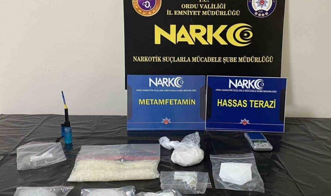 Ordu ilinde gerçekleştirilen uyuşturucu operasyonunda polis ekipleri tarafından yakalanan bir