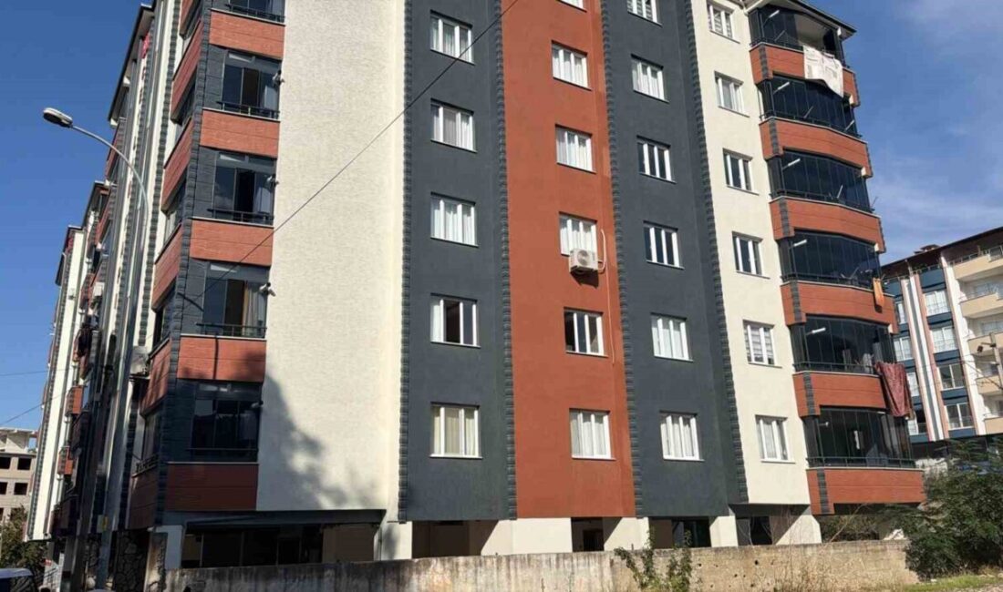Bahçe ilçesine bağlı Bahçelievler Mahallesi’nde bulunan bir apartmanda yaşanan olayda,