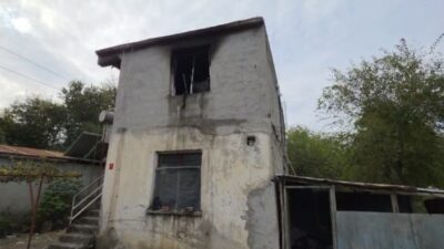 Osmaniye’nin Kadirli ilçesinde evde çıkan yangında 1 kişi hayatını kaybetti.