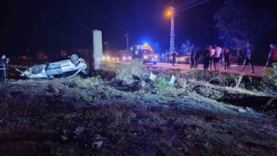 Osmaniye’nin Düziçi ilçesinde meydana gelen trafik kazasında, bir araç şarampole