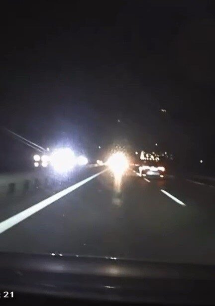 Bursa’da bir otomobil, otobanda ters yönde ilerleyerek trafikte riskli anlara