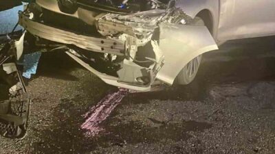 Sakarya’nın Kaynarca ilçesinde, bir sürücünün aracı kontrolden çıkarak yol kenarındaki
