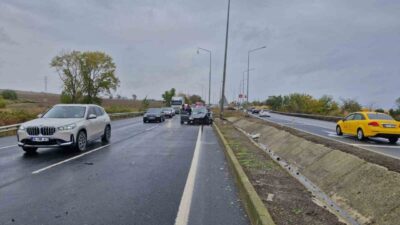 İstanbul-Tekirdağ karayolu Gazioğlu Kavşağı’nda yağış sebebiyle kayganlaşan yolda kontrolden çıkan