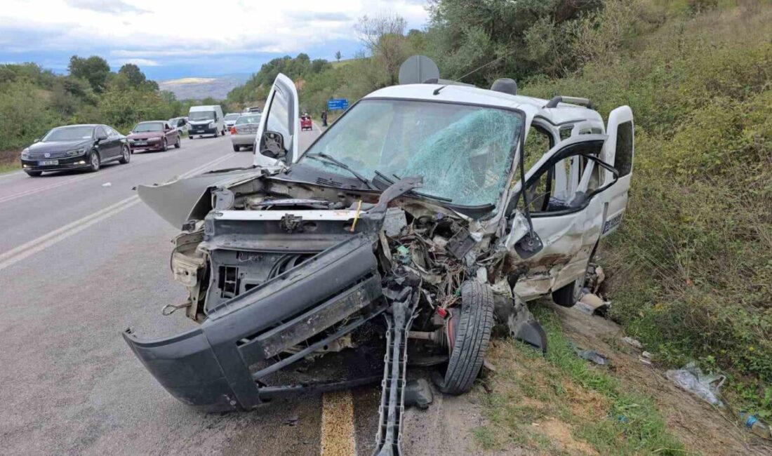 Samsun’un Vezirköprü ilçesinde meydana gelen trafik kazasında, bir otomobil ile