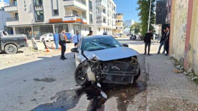Adıyaman’da meydana gelen trafik kazasında bir kamyonet ile bir otomobil