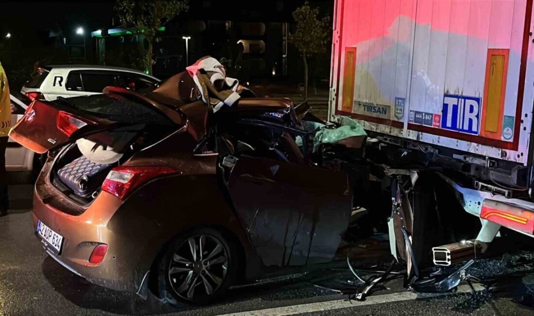 Konya’da bir tırın lastiği patladığı için durması sonucu, arkadan gelen