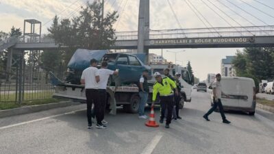 Adıyaman’da bir sürücü, aracın direksiyon hakimiyetini kaybederek refüje çıkarak durabildi.