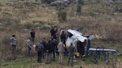 Adıyaman’ın Besni ilçesinde otomobilin şarampole yuvarlanması sonucu 2 kişi yaralandı.