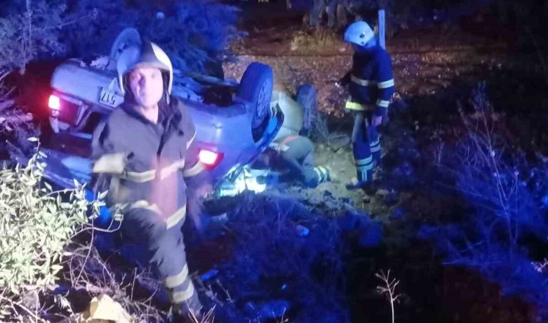 Adıyaman’ın Kahta ilçesinde meydana gelen trafik kazasında otomobilin şarampole yuvarlanması
