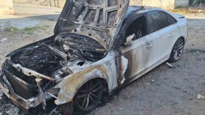 Şanlıurfa’nın Birecik ilçesinde park halindeki bir otomobile önce ateş açıldı