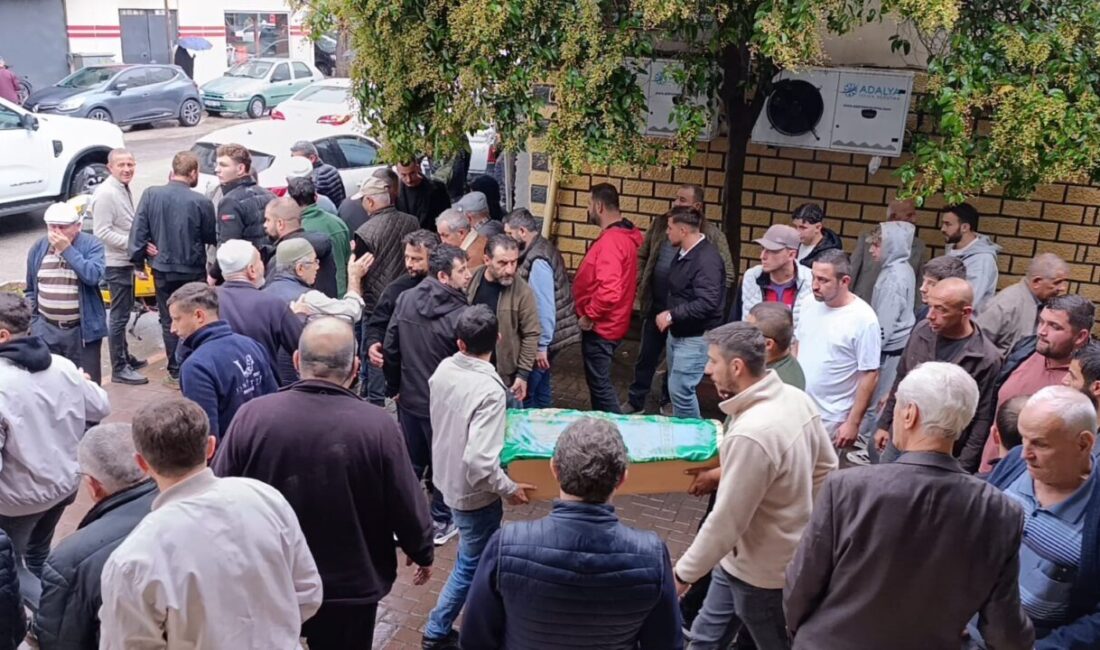 İnegöl ilçesinde bir otomobilin çarpması sonucu hayatını kaybeden 2 yaşındaki