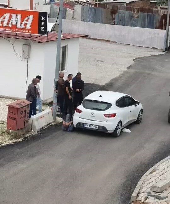 Elazığ’da bir yaya, Rüstempaşa Mahallesi’nde karşıdan karşıya geçmeye çalışırken bir