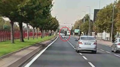 Kayseri’nin Melikgazi ilçesinde otomobille çarpışan motosiklet sürücüsü havaya savruldu. Kazada