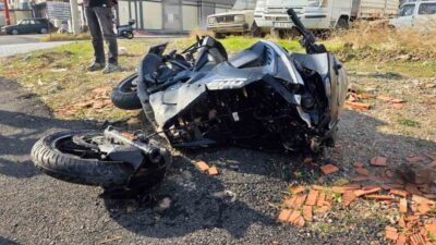 Balıkesir’in Bandırma ilçesinde meydana gelen trafik kazasında otomobil ile motosiklet