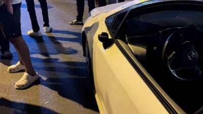 Erdemli ilçesinde meydana gelen trafik kazasında motosikletteki 2 kişiden biri