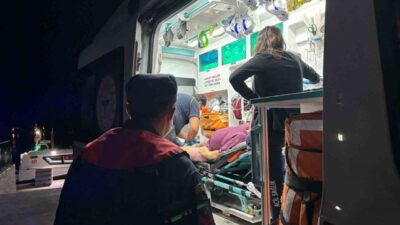Muğla’nın Fethiye ilçesi kıyılarında seyir halindeki özel bir teknede yaralanan