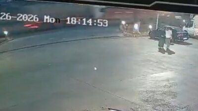 Konya’nın Karapınar ilçesinde pancar yüklü traktöre aynı yönde seyreden tırın