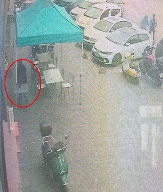 Karabük ilinde bir kişinin, bir iş yerinden para talep ettiği
