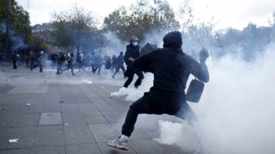 Başkent Paris’te, öğrencilerin, sendikaların ve Sarı Yeleklilerin katılımıyla gerçekleşmesi planlanan