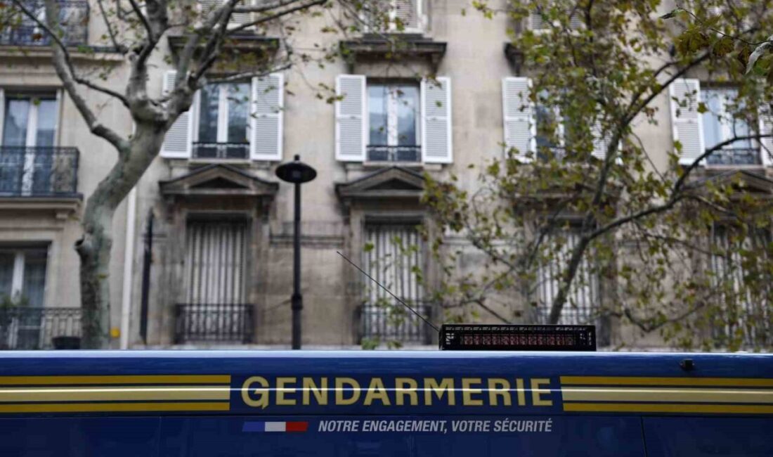 Fransa’nın başkenti Paris’te polis ve jandarma, yetkililerin şiddete dönüşebileceğinden endişe