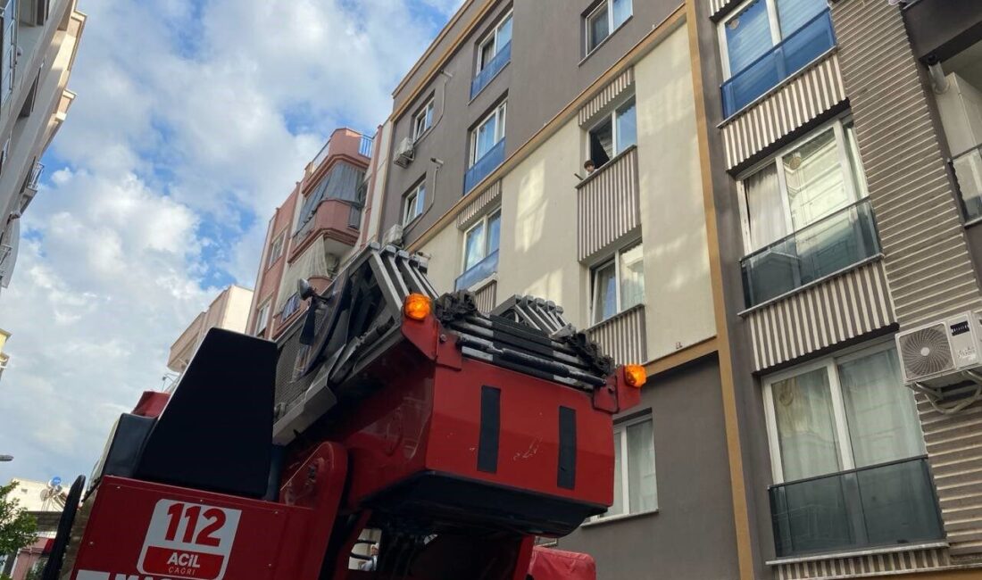 Aydın’da bulunan 5 katlı bir apartmanın 3. katındaki bir evin