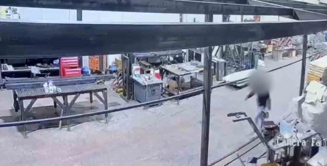 Sakarya’nın Arifiye ilçesinde, iki farklı iş yerinden hırsızlık yapan 2
