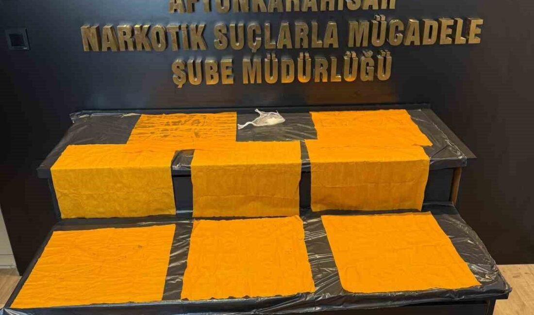 Afyonkarahisar’da polis ekipleri, bir aracı durdurduklarında 17 bin 600 kullanımlık
