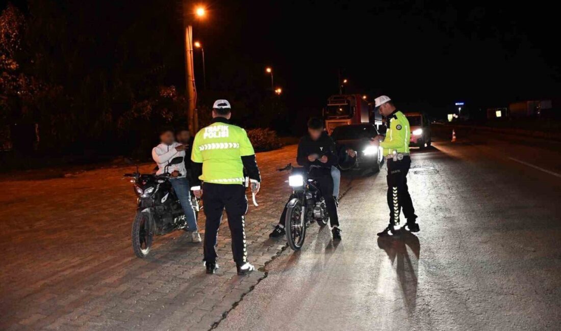 Hatay’da gece saatlerinde polis ekipleri tarafından alkollü sürücülere yönelik denetim