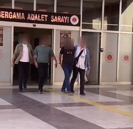 Bergama ilçesinde gerçekleştirilen emniyet güçlerince denetimler sırasında durdurulan bir araçta