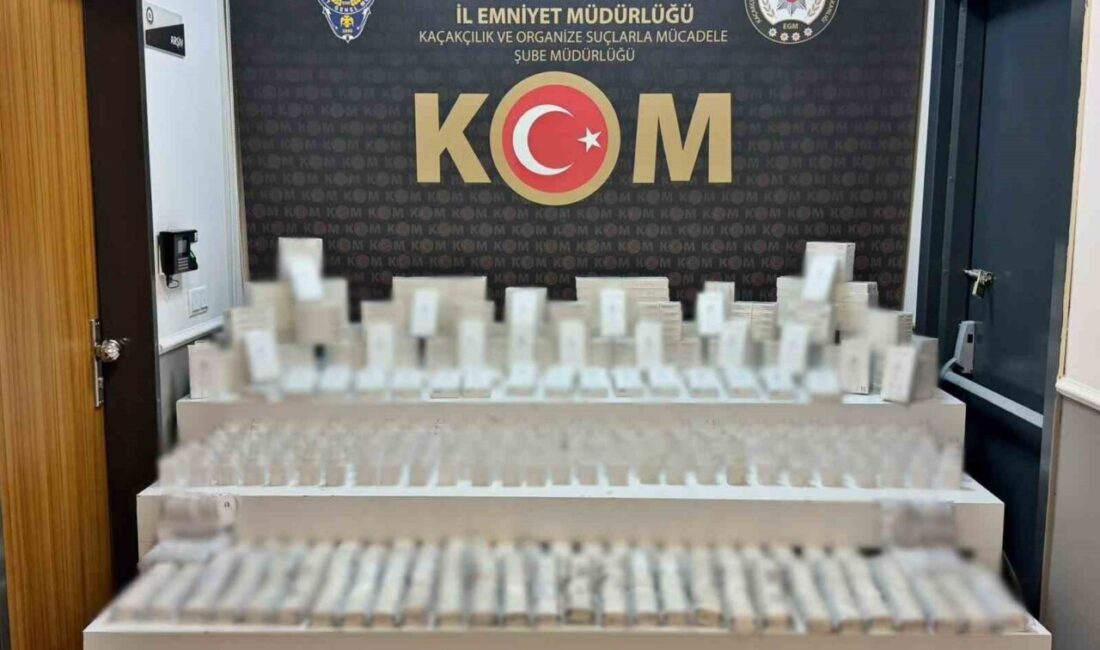 Afyonkarahisar’da polis ekipleri, şüpheli bir aracı durdurdu ve yapılan aramada