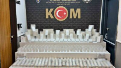 Afyonkarahisar’da polis ekipleri, şüpheli bir aracı durdurdu ve yapılan aramada