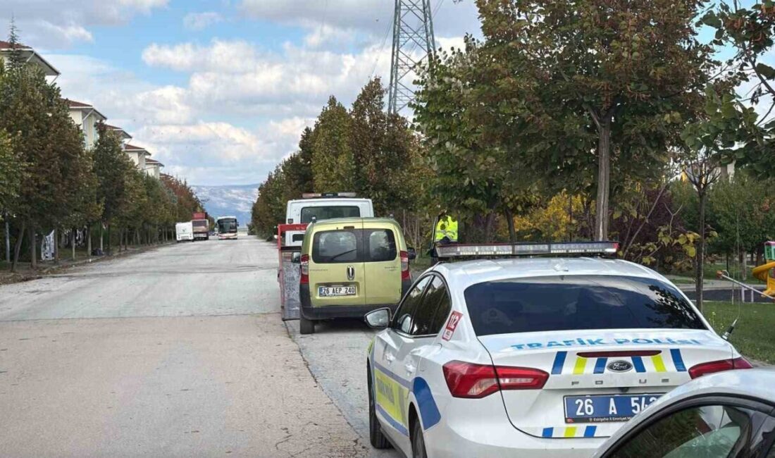 Eskişehir ilinde, polisin “dur” emrine uymayarak kaçmaya çalışan ve sonra