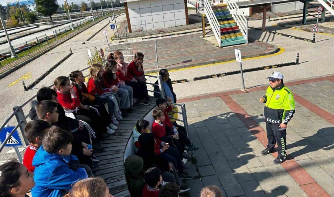 Erzurum İl Emniyet Müdürlüğü, okul güvenliği tedbirleri kapsamında öğrencilere yönelik
