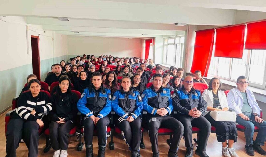 Afyonkarahisar’da, Cumhuriyet Anadolu Lisesi öğrencilerine polis ekipleri tarafından güvenlik ve
