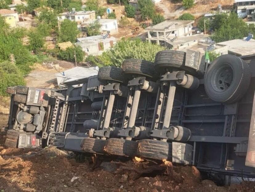 Adıyaman’da bir tır, Gerger ilçesine bağlı Güzelsu (Cimik) Rampası’nda kontrolü