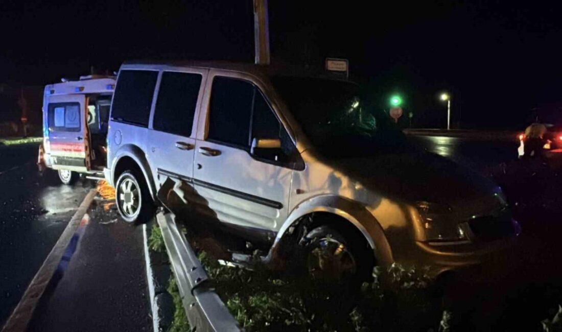 Rize’nin Pazar ilçesinde ambulans ile hafif ticari aracın çarpışması sonucu