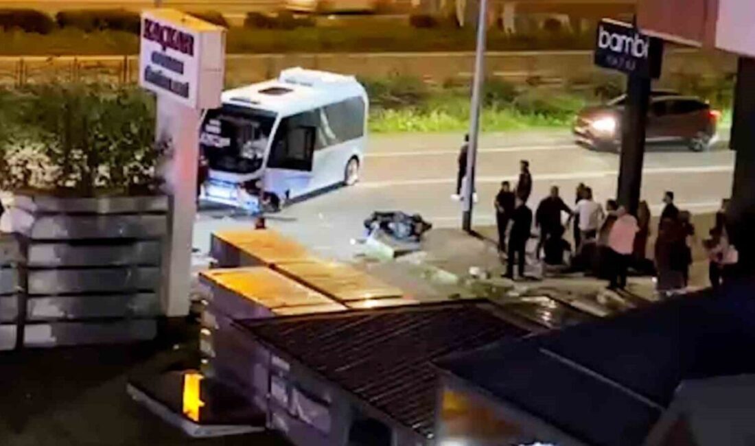 Rize merkezinde meydana gelen trafik kazasında, şehir içi yolcu minibüsü