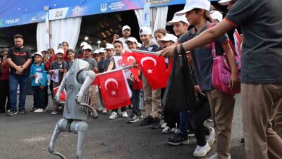 Şanlıurfa Büyükşehir Belediyesi, GAP Havalimanı’nda gerçekleştirilen TEKNOFEST Güneydoğu etkinliğinde meraklı