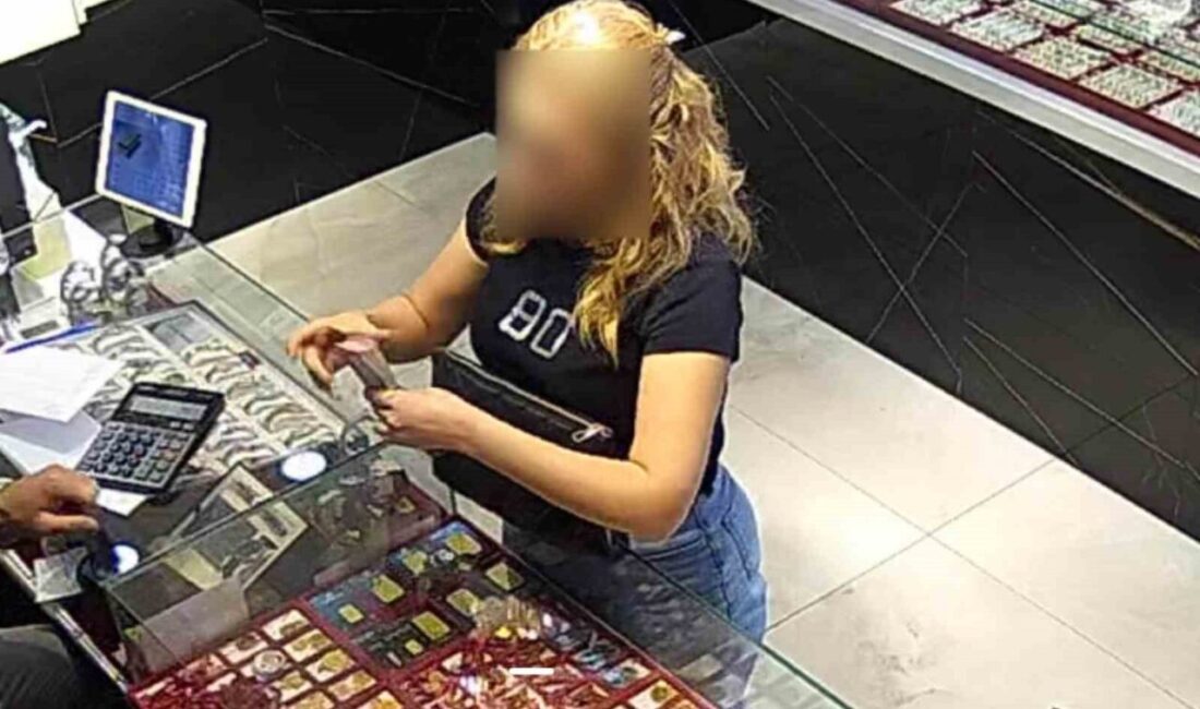 Afyonkarahisar’da kuyumcuları sahte gram altınla dolandırdıkları iddia edilen 2 şüpheli,