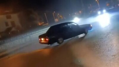 Sakarya’nın Akyazı ilçesinde çevreye rahatsızlık veren bir sürücü, drift yaparak