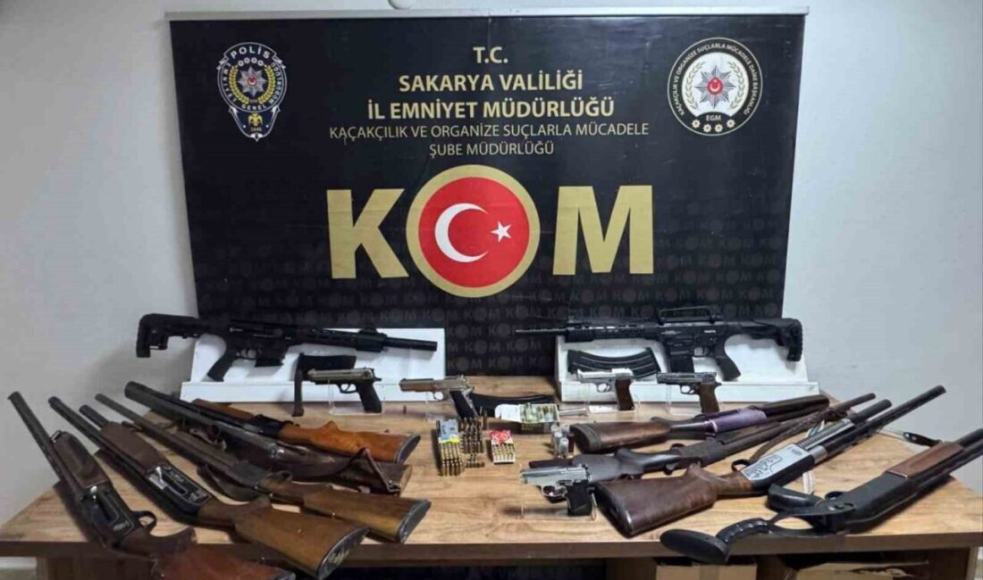 Sakarya’da gerçekleştirilen “Sokaklar Güvende” operasyonları kapsamında 2 ilçede düzenlenen baskınlarda