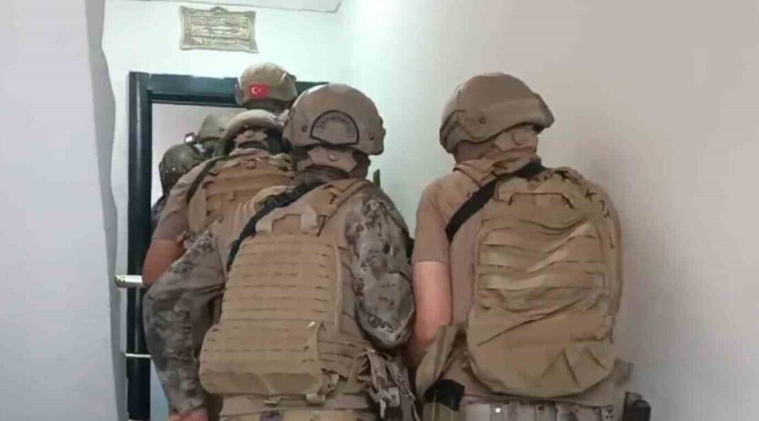 Sakarya’nın Hendek ve Sapanca ilçelerinde polis ekipleri tarafından gerçekleştirilen operasyonda