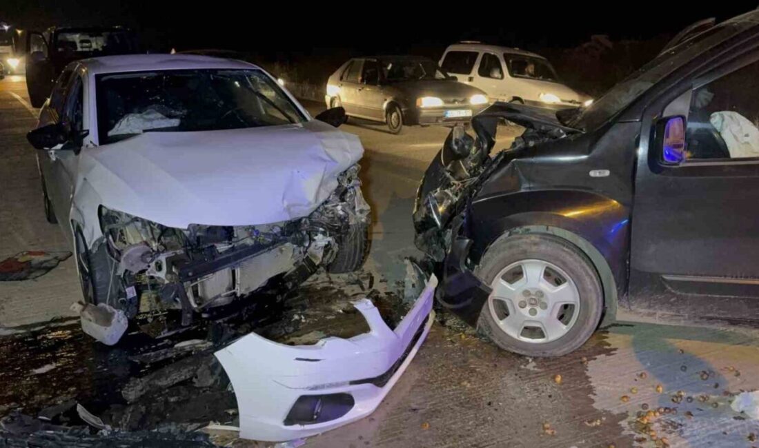 Samsun’un İlkadım ilçesinde otomobil ile hafif ticari aracın çarpıştığı kazada