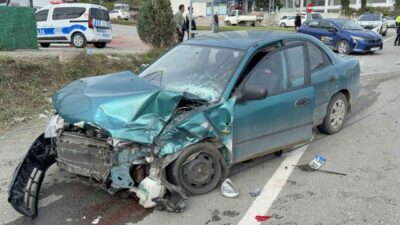 Samsun’un İlkadım ilçesinde meydana gelen zincirleme trafik kazasında 2 kişi