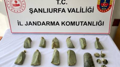 Şanlıurfa’nın Suruç ilçesinde düzenlenen operasyonda 5,5 kilogram esrar ele geçirildi.