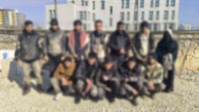Jandarma ekipleri tarafından Şanlıurfa’da yürütülen operasyonlarda 68 kaçak göçmen yakalandı.
